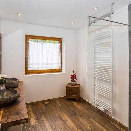 Hoellbacher バードガシュタイン